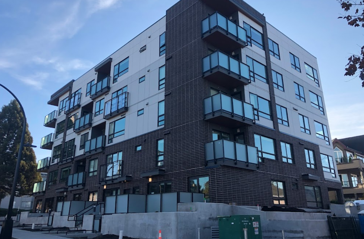 Aluminum railings for apartment building in vancouver