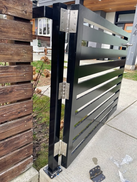 Aluminum slat gate black